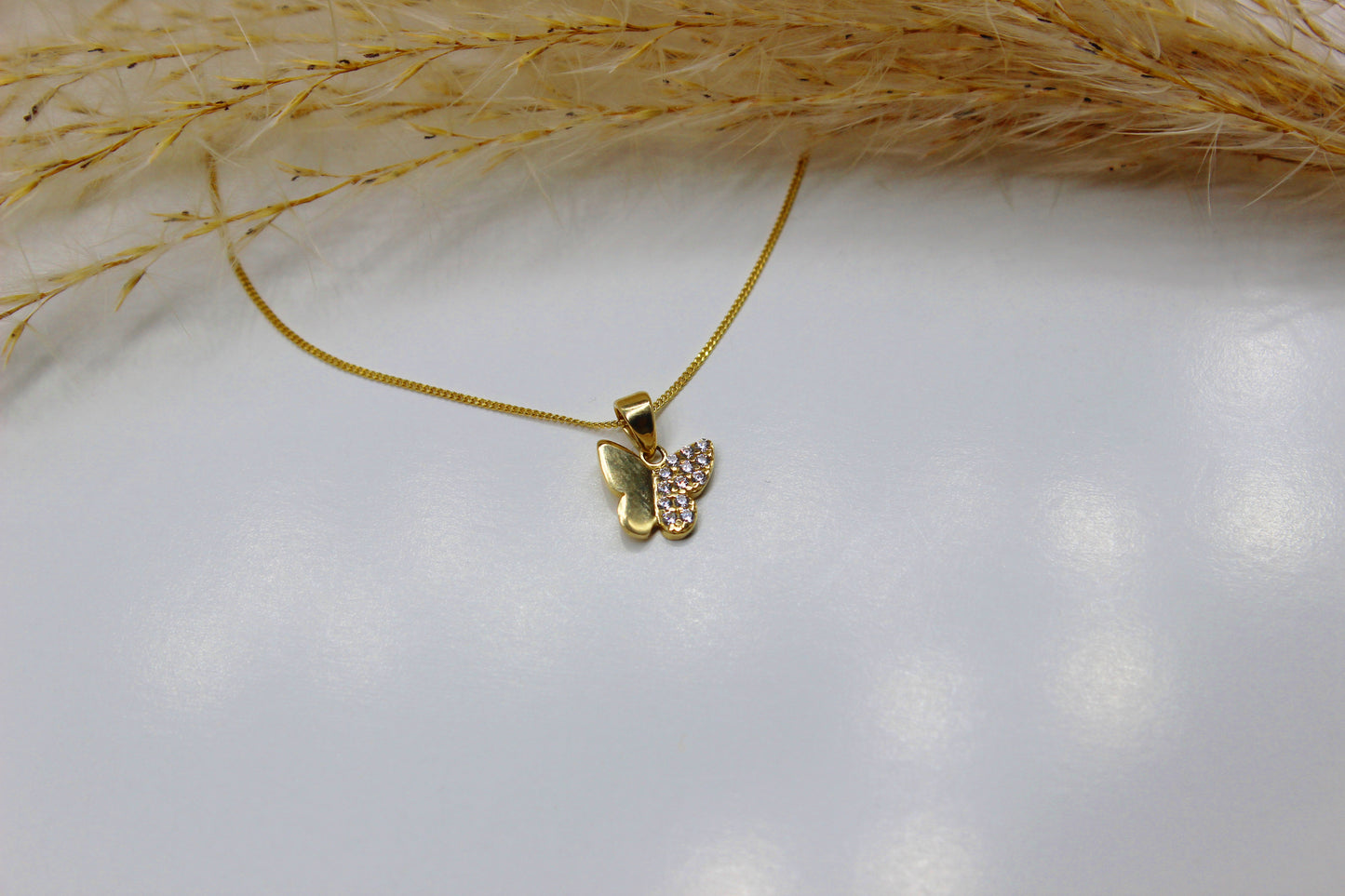 Schmetterling Gold-Anhänger aus 585 Gelbgold verziert mit Zirkonia Steinen - Kette im Panzer-Stil