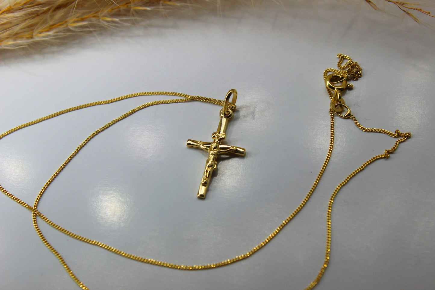 Kreuz Anhänger mit Jesus in 585 Gelbgold - Kette im Panzer-Stil