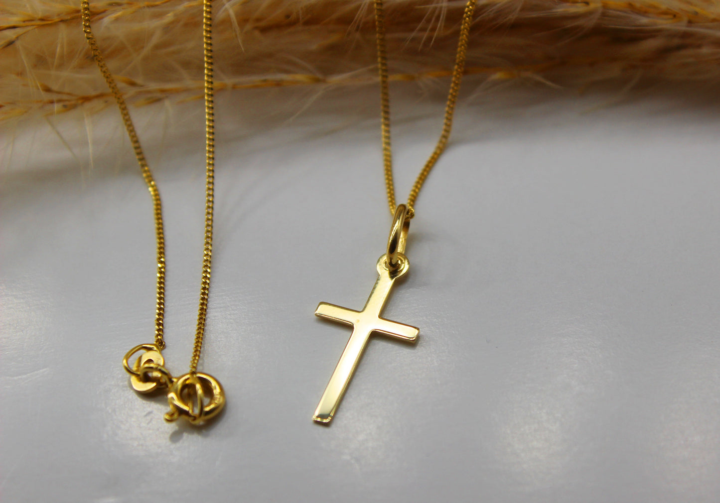 Schlichter 14K Kreuz Anhänger in 585 Gelbgold - Kette im Panzer-Stil