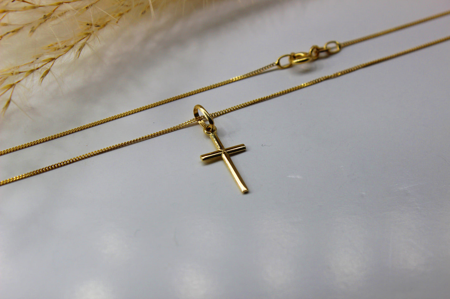 Schlichter 14K Kreuz Anhänger in 585 Gelbgold - Kette im Panzer-Stil