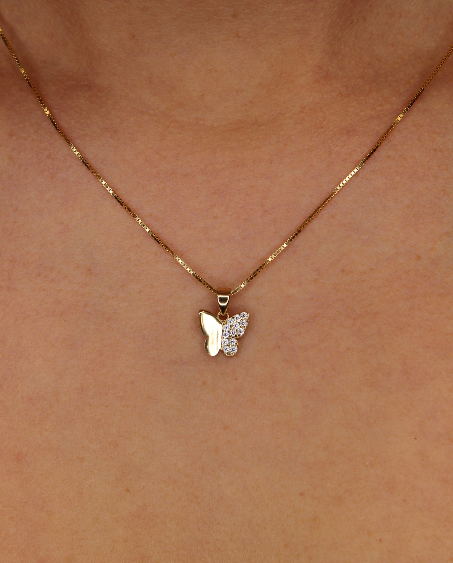 Schmetterling Gold-Anhänger aus 585 Gelbgold verziert mit Zirkonia Steinen - Kette im Venezia-Stil