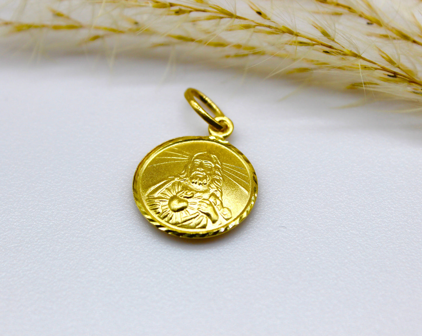Doppelseitiger Rundplatten Anhänger mit Jesus Christus & Heiliger König Abbildung aus 14K Gelbgold mit Geschliffenem Rand