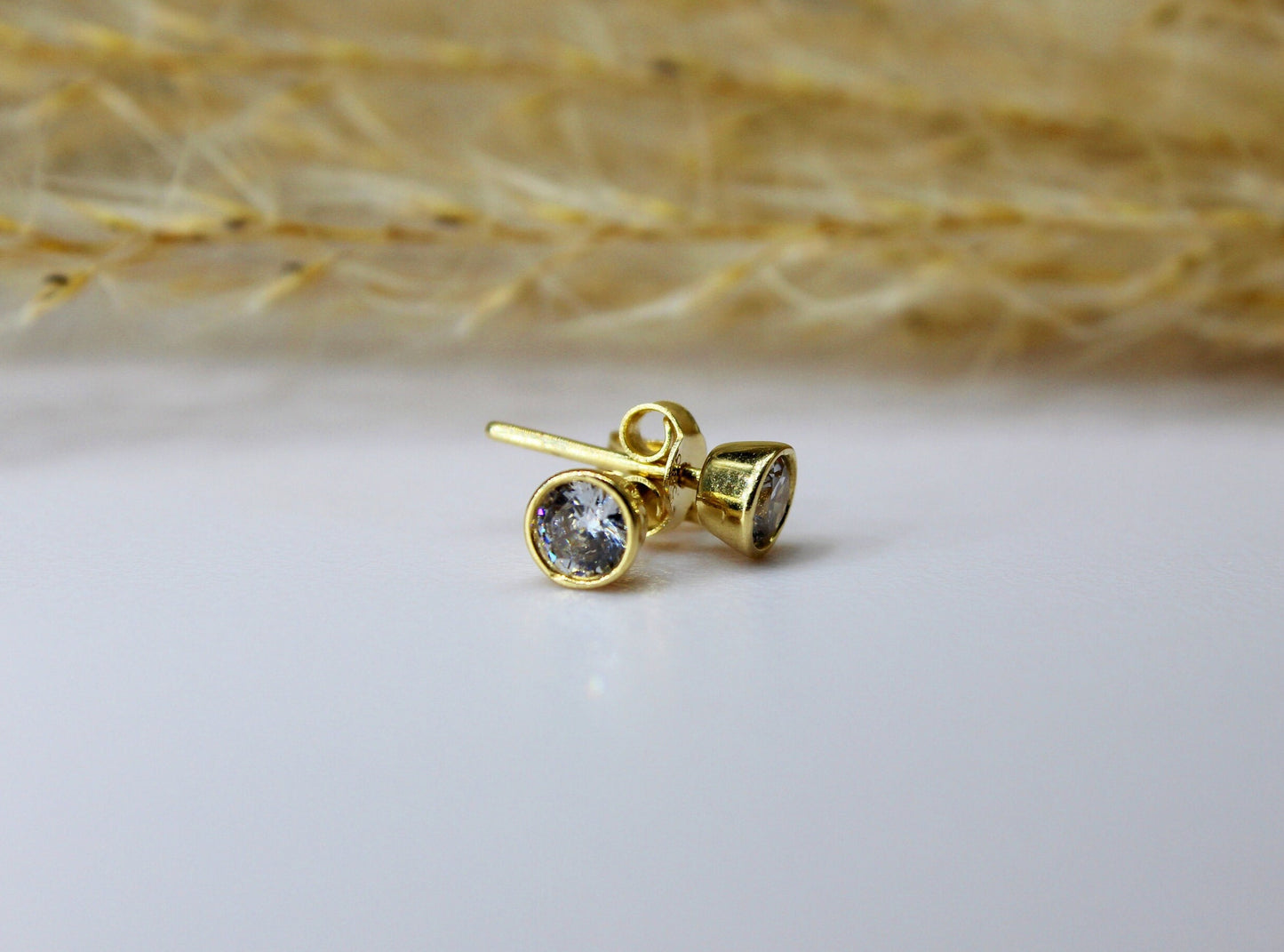 Solitär Ohrstecker in 585 Gelbgold oder Weissgold mit Zirkonia Stein / Zargenfassung / schmaler Rand