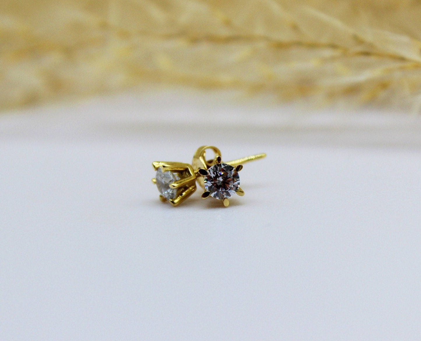 Solitär Ohrstecker in 585 Gelbgold oder Weissgold mit Zirkonia Stein / 6er Krappenfassung