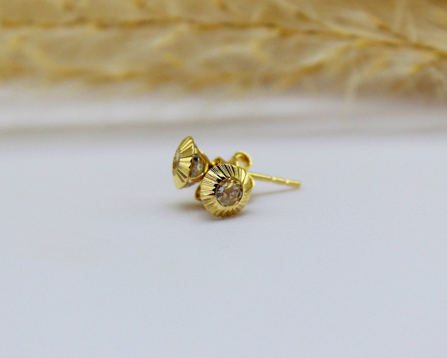 Solitär Ohrstecker in 585 Gelbgold mit Zirkonia Stein / Zargenfassung / Rand Geschliffen