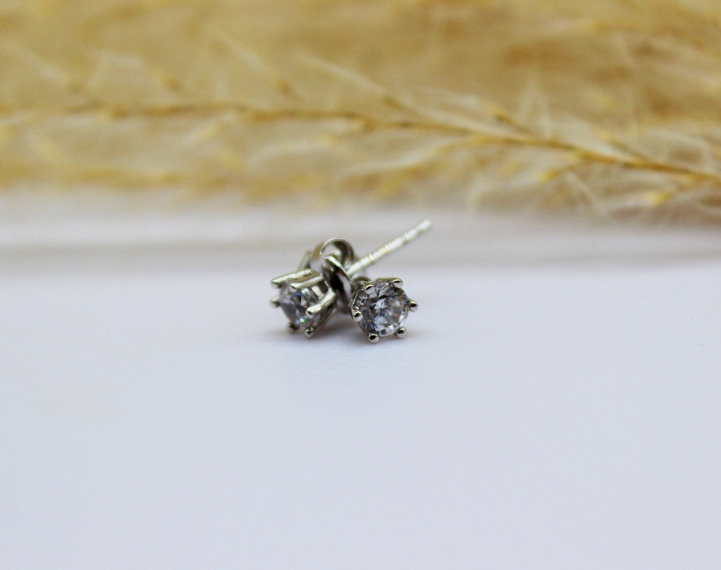 Solitär Ohrstecker in 585 Gelbgold oder Weissgold mit Zirkonia Stein / 6er Krappenfassung