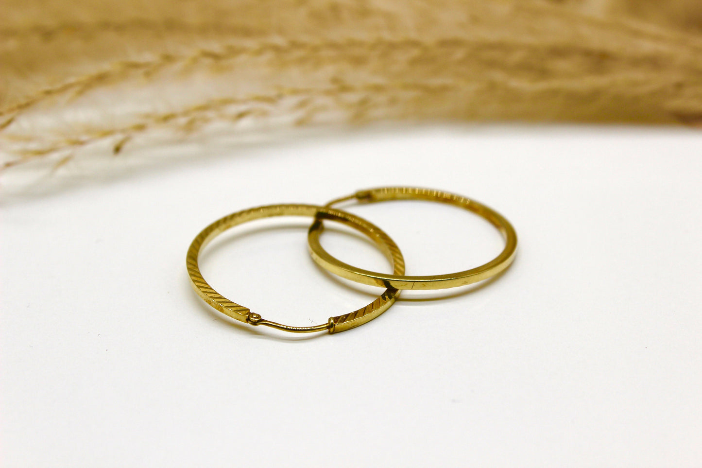 Geschliffene Creolen in 14K Gelbgold