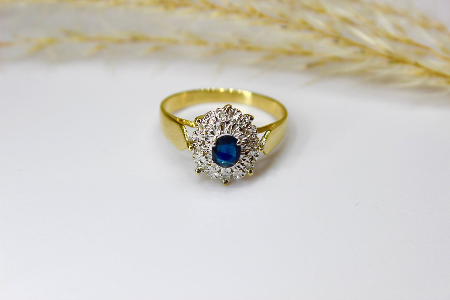 Vintage sapphire ring in 14K yellow gold & white gold