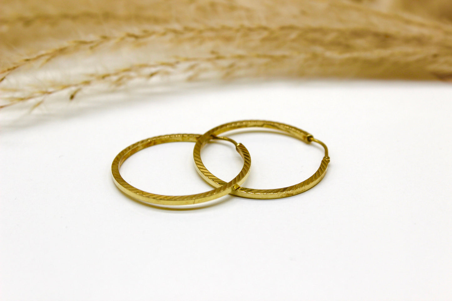 Geschliffene Creolen in 14K Gelbgold