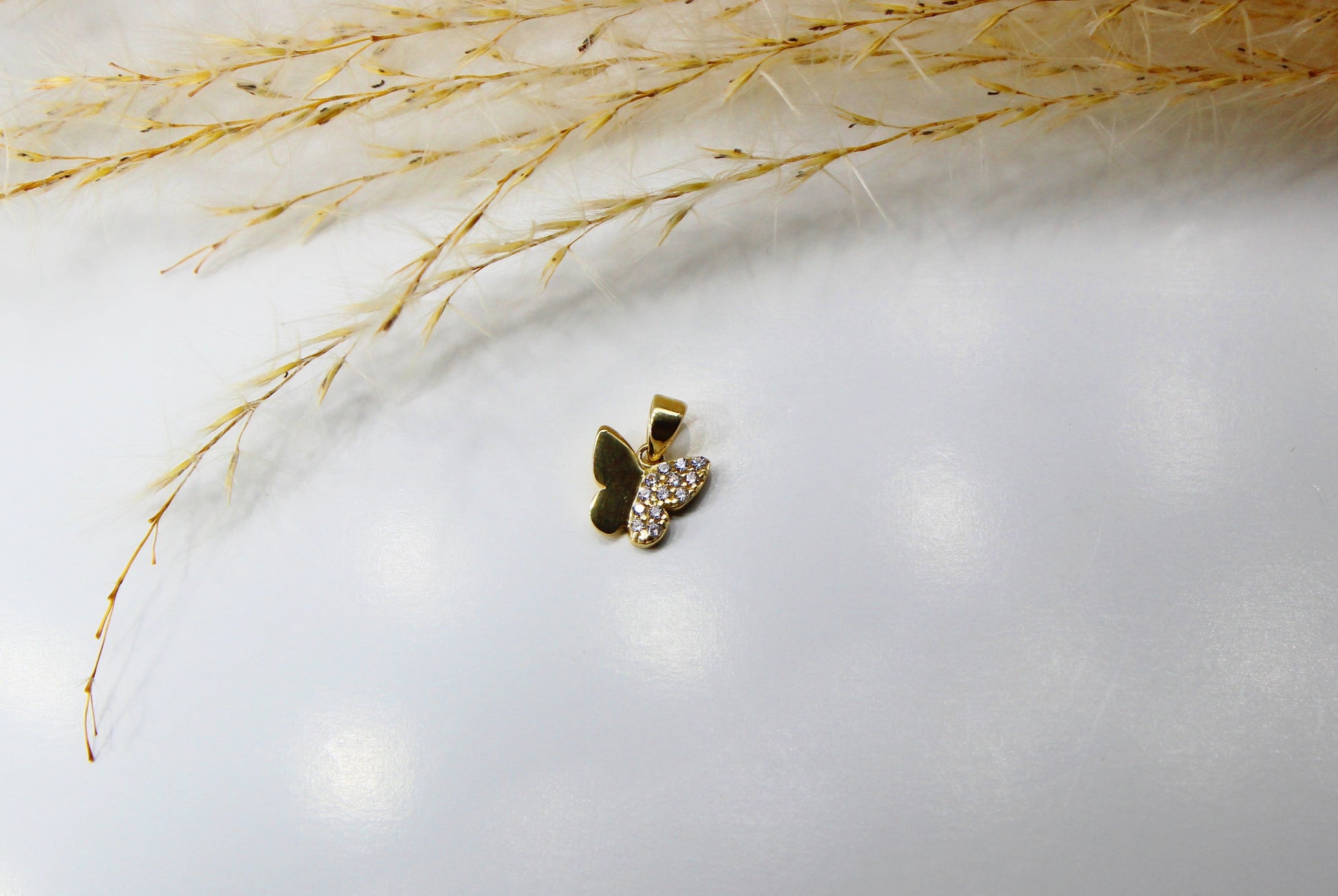Schmetterling Gold-Anhänger aus 585 Gelbgold verziert mit Zirkonia Steinen 