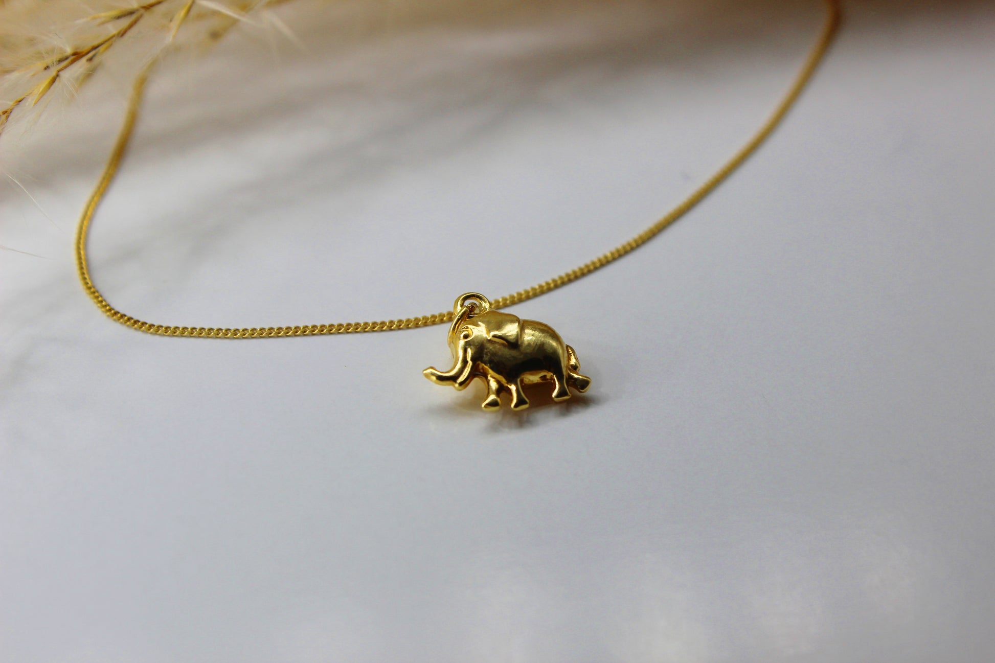 Elefant Gold-Anhänger aus 585 Gelbgold - Kette im Panzer-Stil