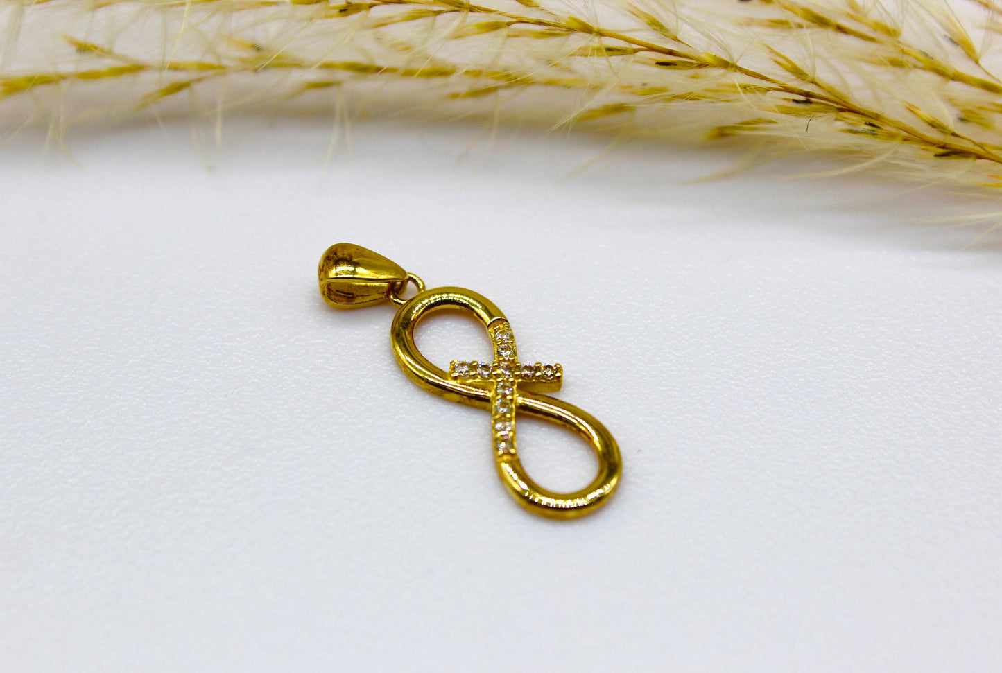 Unendlichkeitszeichen "Infinity" Gold Anhänger in 585 Gelbgold mit Kreuz Design verziert mit Zirkonia Steinen