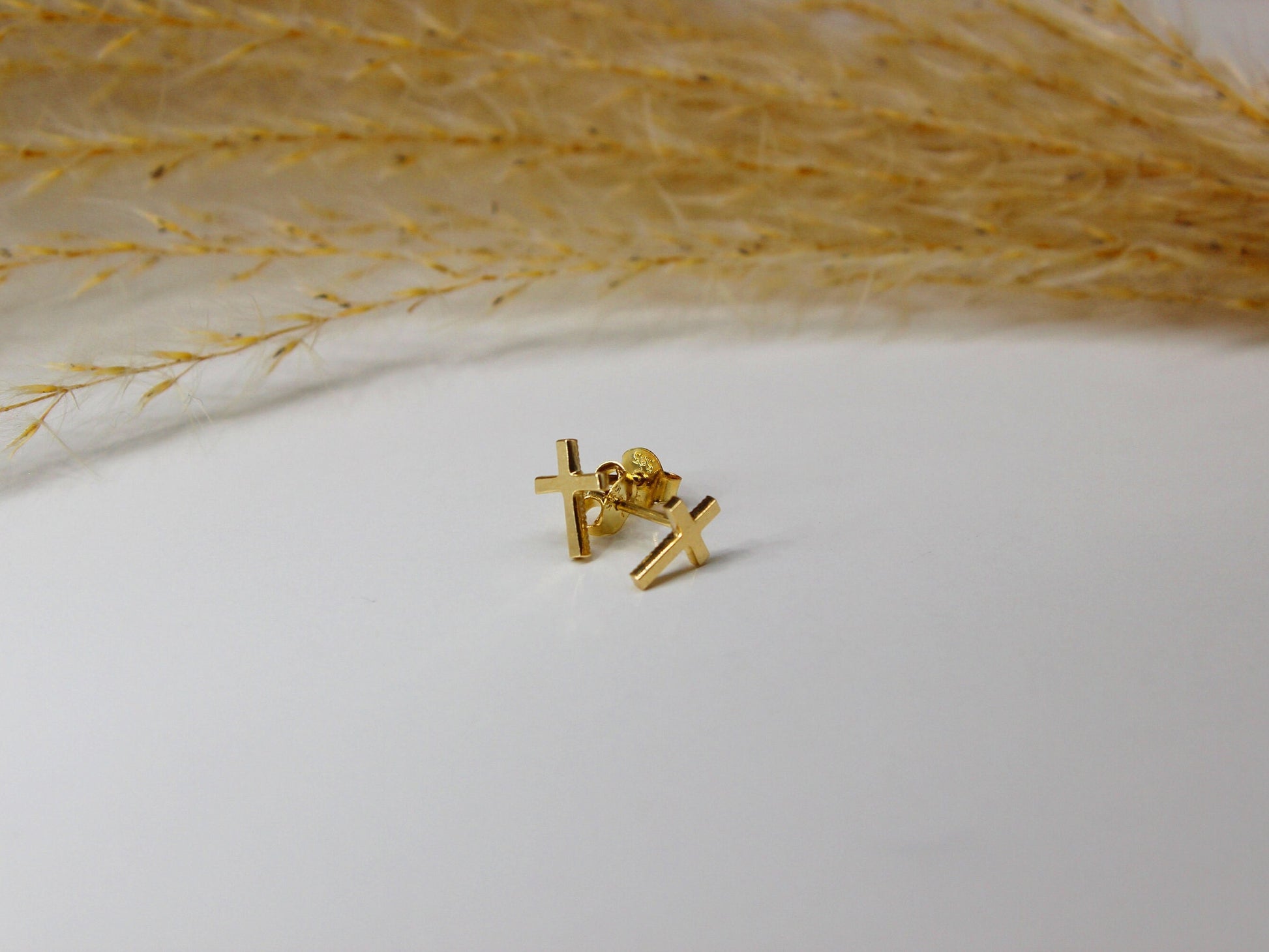 Schlichte Kreuz Ohrstecker aus 585 Gelbgold