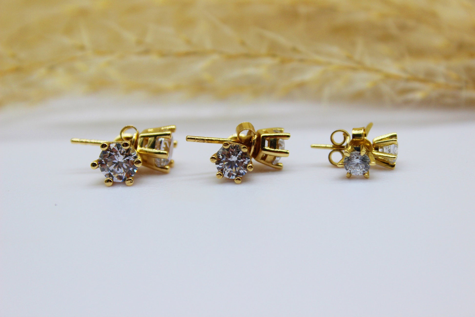 Solitär Ohrstecker in 585 Gelbgold oder Weissgold mit Zirkonia Stein / 6er Krappenfassung