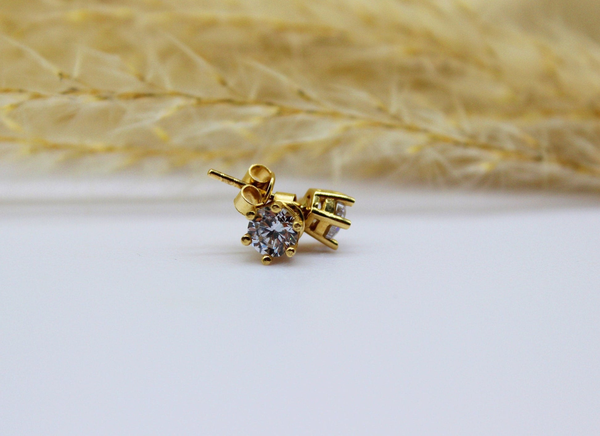 Solitär Ohrstecker in 585 Gelbgold oder Weissgold mit Zirkonia Stein / 6er Krappenfassung