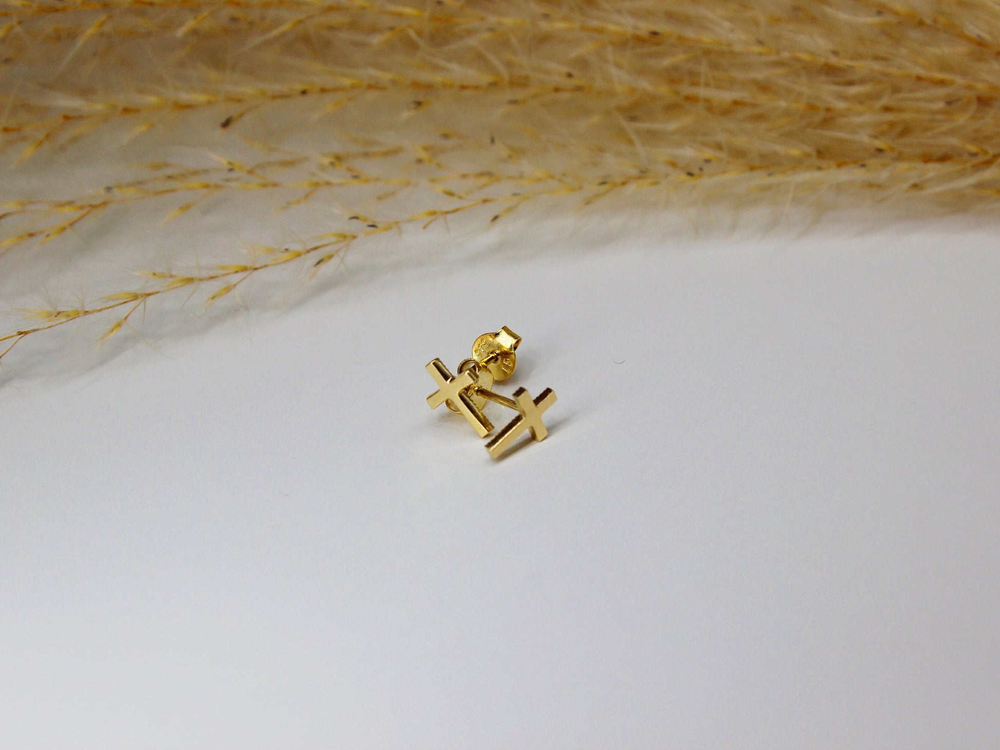 Schlichte Kreuz Ohrstecker aus 585 Gelbgold