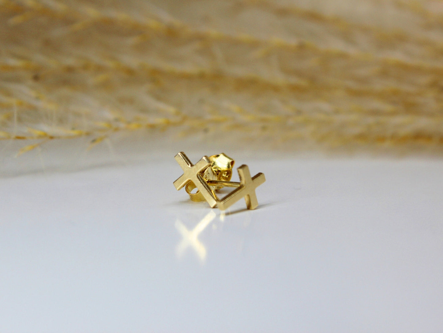 Schlichte Kreuz Ohrstecker aus 585 Gelbgold