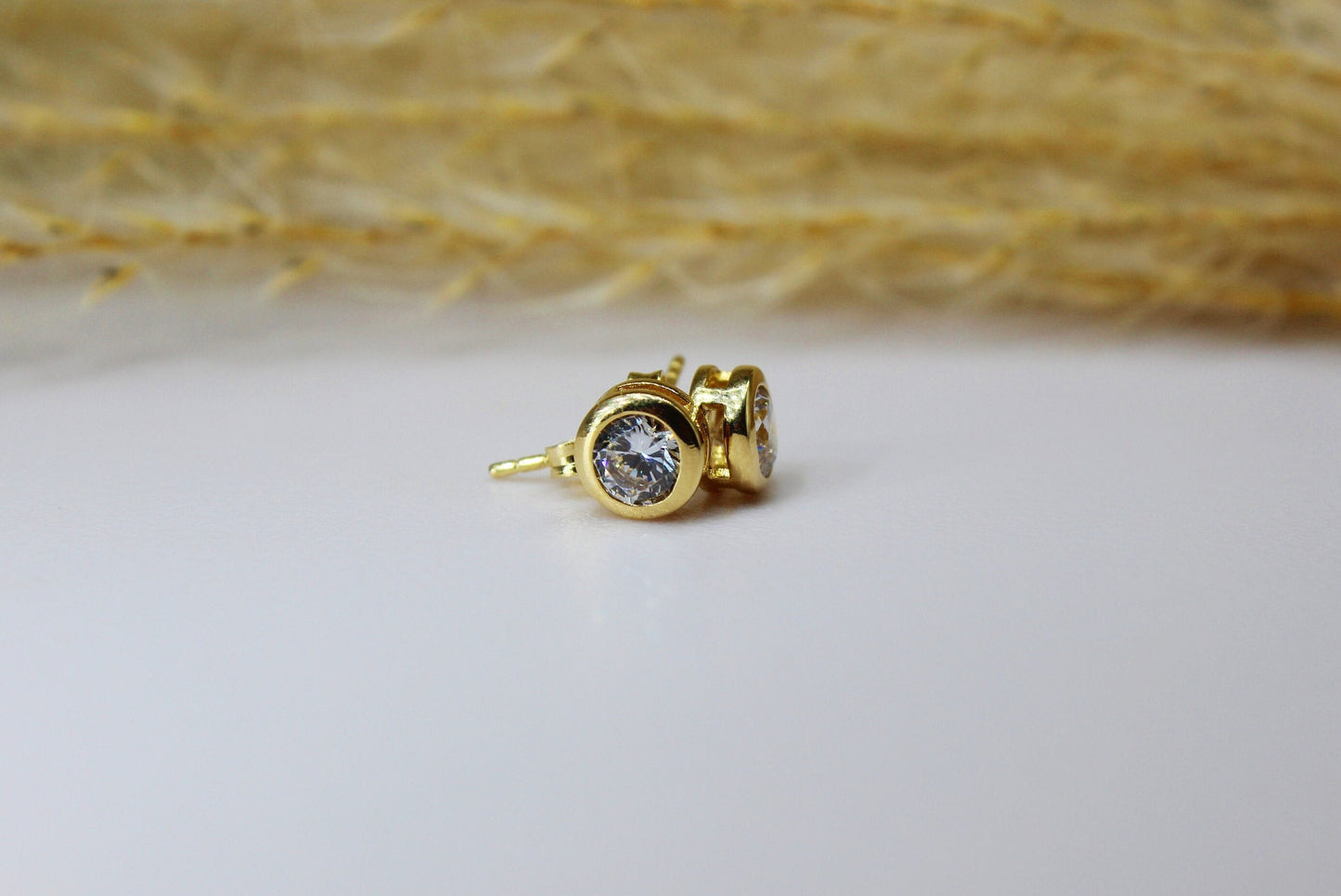 Solitär Ohrstecker in 585 Gelbgold oder Weissgold  mit Zirkonia Stein / Zargenfassung / schmaler Rand