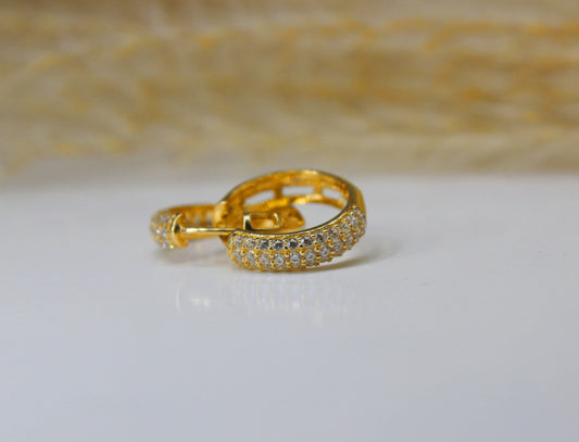 Creolen in 585 Gelbgold mit Zirkonia Steinen Halb-Pavé gefasst