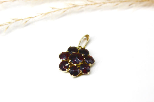 Vintage 8K Gold Anhänger verziert mit Granat Edelsteinen in Blumen Form